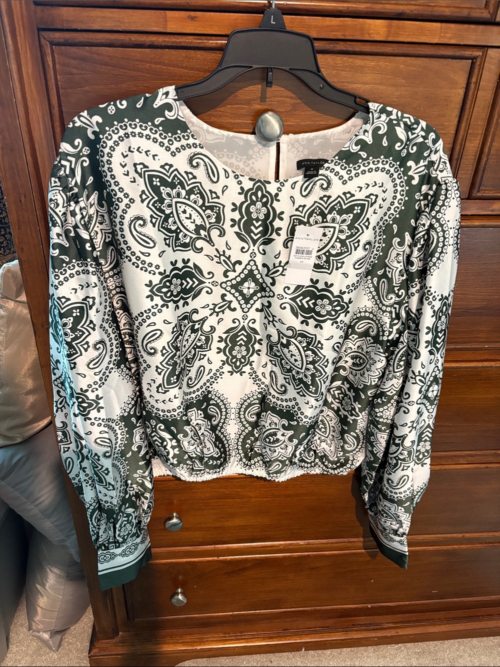 Ann Taylor Green & White Paisley Long Sleeve Blouse